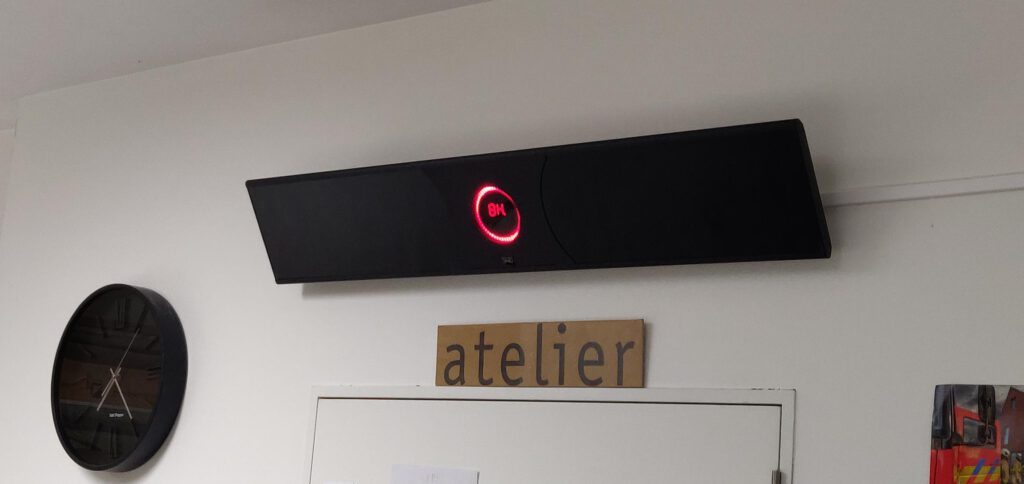 Infralia 2400W elektrische heater verwarmt ruime woonkamer met hoog rendement