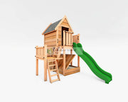 Speelhuisje met groene glijbaan van Douglashout - Natuurlijk landelijk speeltoestel - Outdoor Island