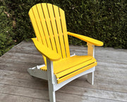 Adirondack stoel in Sunburst geel op terras – vrolijke, onderhoudsarme tuinstoel voor zonnige dagen