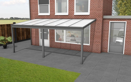 Aluminium overkapping van 6x3 meter met polycarbonaat opaal dak op een terras, biedt een luxe en weerbestendige buitenruimte voor comfortabele ontspanning in elke tuin.