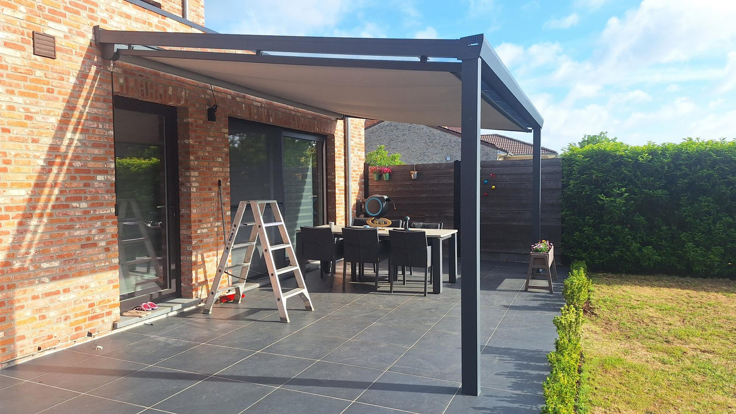 Aluminium veranda met polycarbonaat dak 500x300 cm op 2 staanders