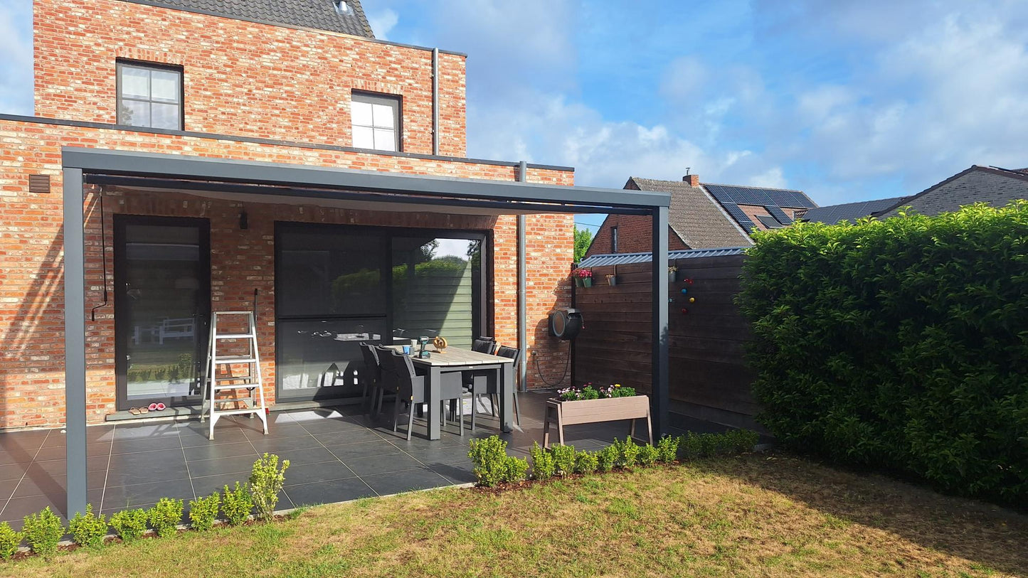 Aluminium veranda met polycarbonaat dak 500x300 cm op 2 staanders