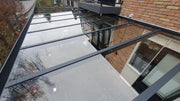 Aluminium Veranda met Glasdak en 3 staanders - 560 x 350 cm - Chique Buiten Leven - YARD Outdoor Aluminium veranda