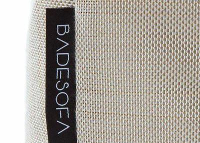 Close-up van de beige POOLSOFA – hoogwaardige waterdichte stof van de drijvende zwembad bank van BADESOFA