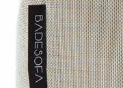 Close-up van de beige POOLSOFA – hoogwaardige waterdichte stof van de drijvende zwembad bank van BADESOFA