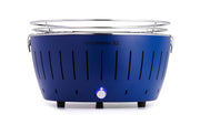 Diepblauwe LotusGrill XL rookvrije houtskool BBQ, perfect voor gezond en efficiënt grillen zonder rookontwikkeling.