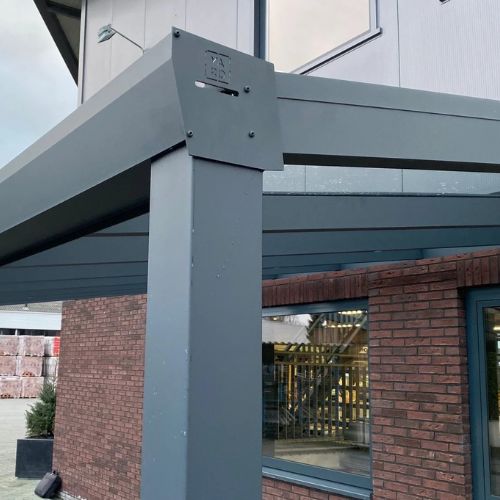 Aluminium veranda met polycarbonaat dak 500x300 cm op 2 staanders