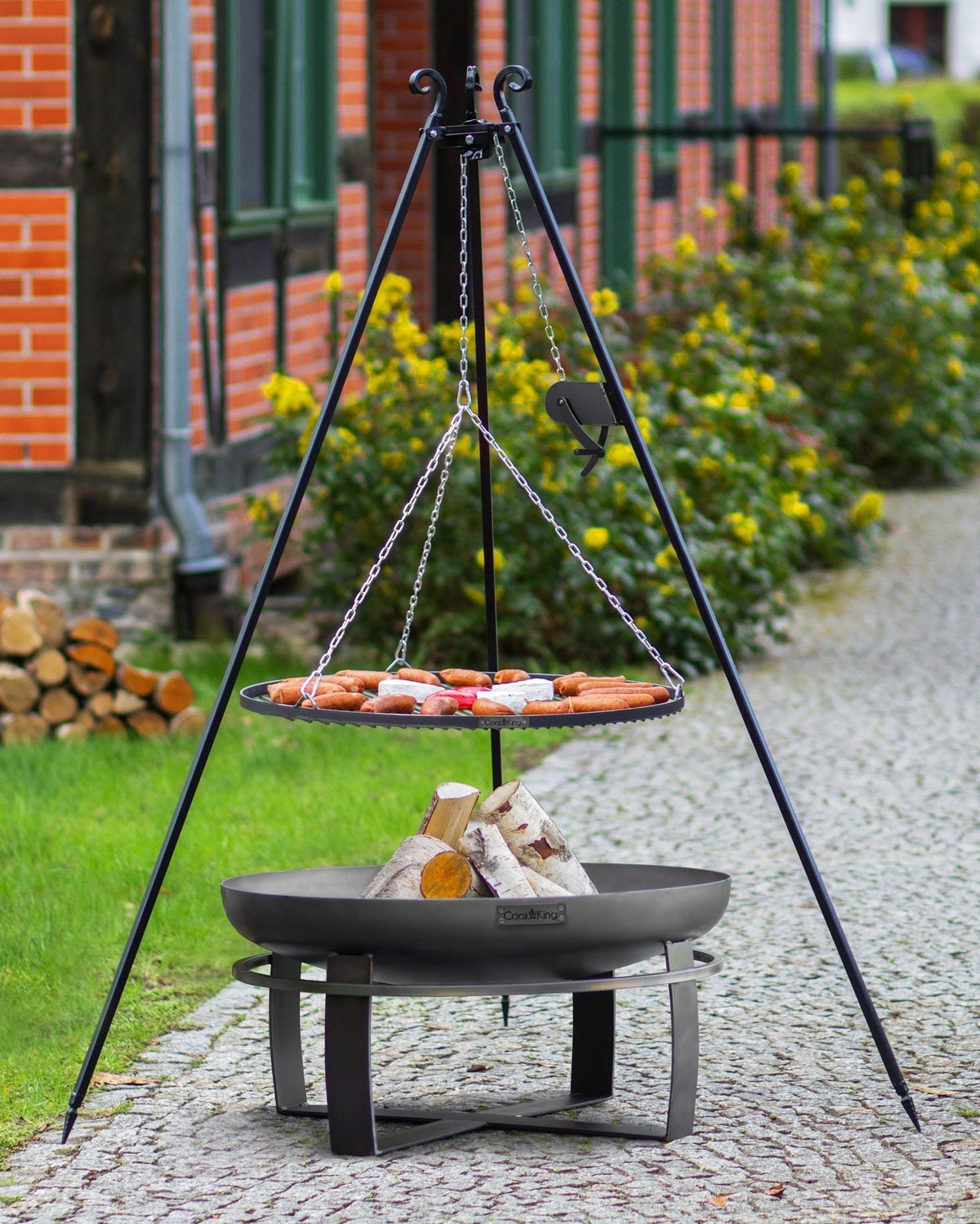 Vuurschaal VIKING 80 cm met grillplaat en ronde decoratieve steenbasis | CookKing - CookKing Tripod Grill + Fire Bowl “VIKING”