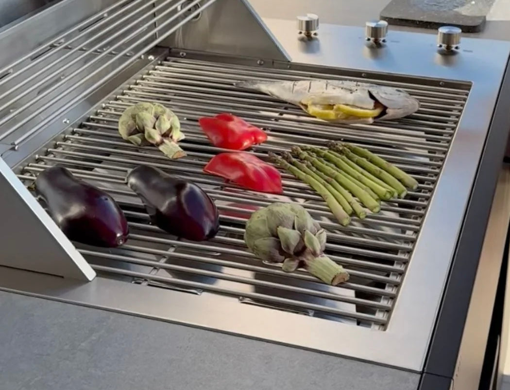 Q-boo OVO GS gasbarbecue met groenten op RVS grillrooster