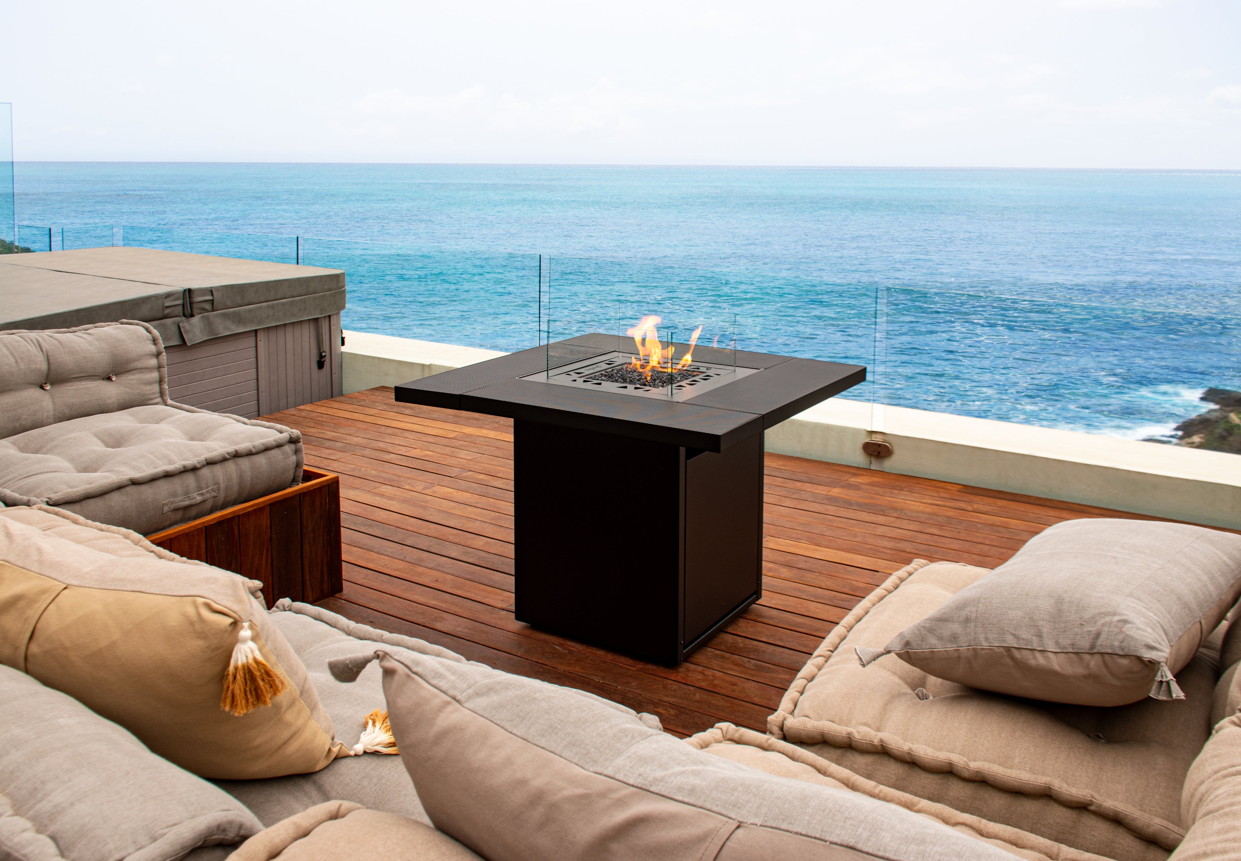 Vierkante vuurtafel met gas – moderne buitenhaard voor terras of tuin