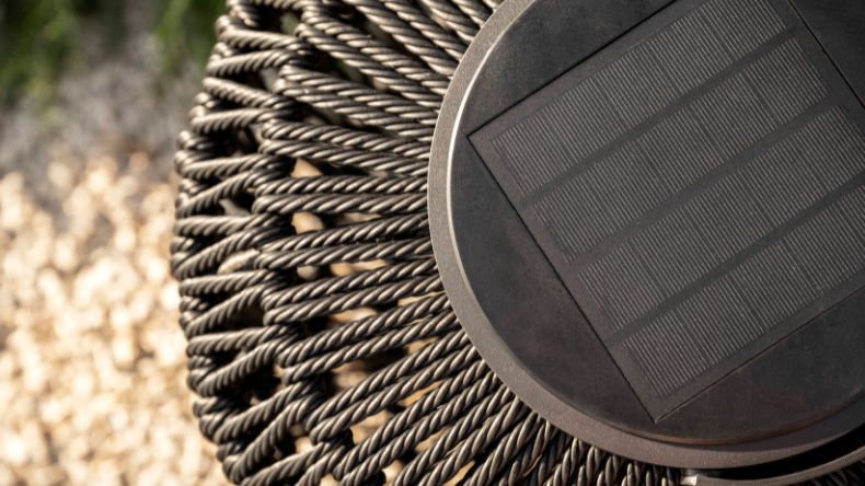 Buitenlamp op Zonne - energie | Jardinico | Noto Oval in Teakhout - Chique Buiten Leven - Jardinico - Buitenlamp op Zonne - energie