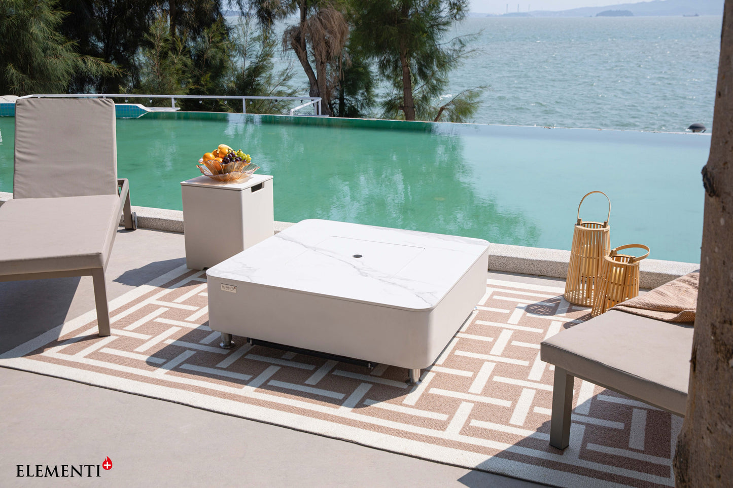 Elementi Annecy Bianco White – meegeleverd deksel op gesloten tafel