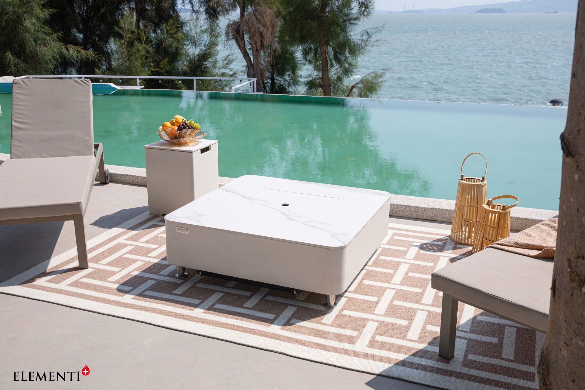 Elementi Annecy Bianco White – meegeleverd deksel op gesloten tafel