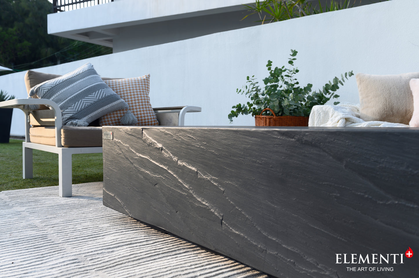 Elementi Cape Town Slate Black – material/lifestyle detail