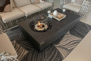 Elementi Metropolis Slate Black bio-ethanol vuurtafel in een loungeopstelling