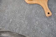 Detail van de Travertine betonlook afwerking van de Elementi Metropolis