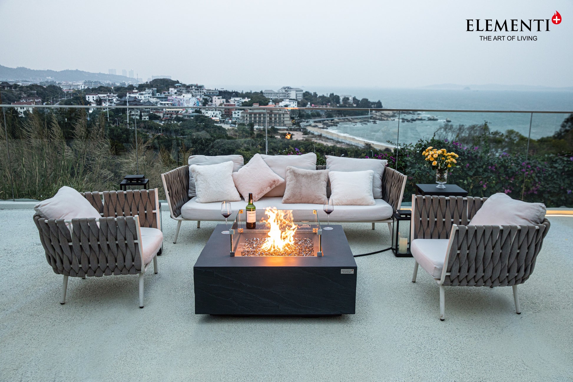 Elementi Roraima Slate Black – in buitenopstelling met vlam