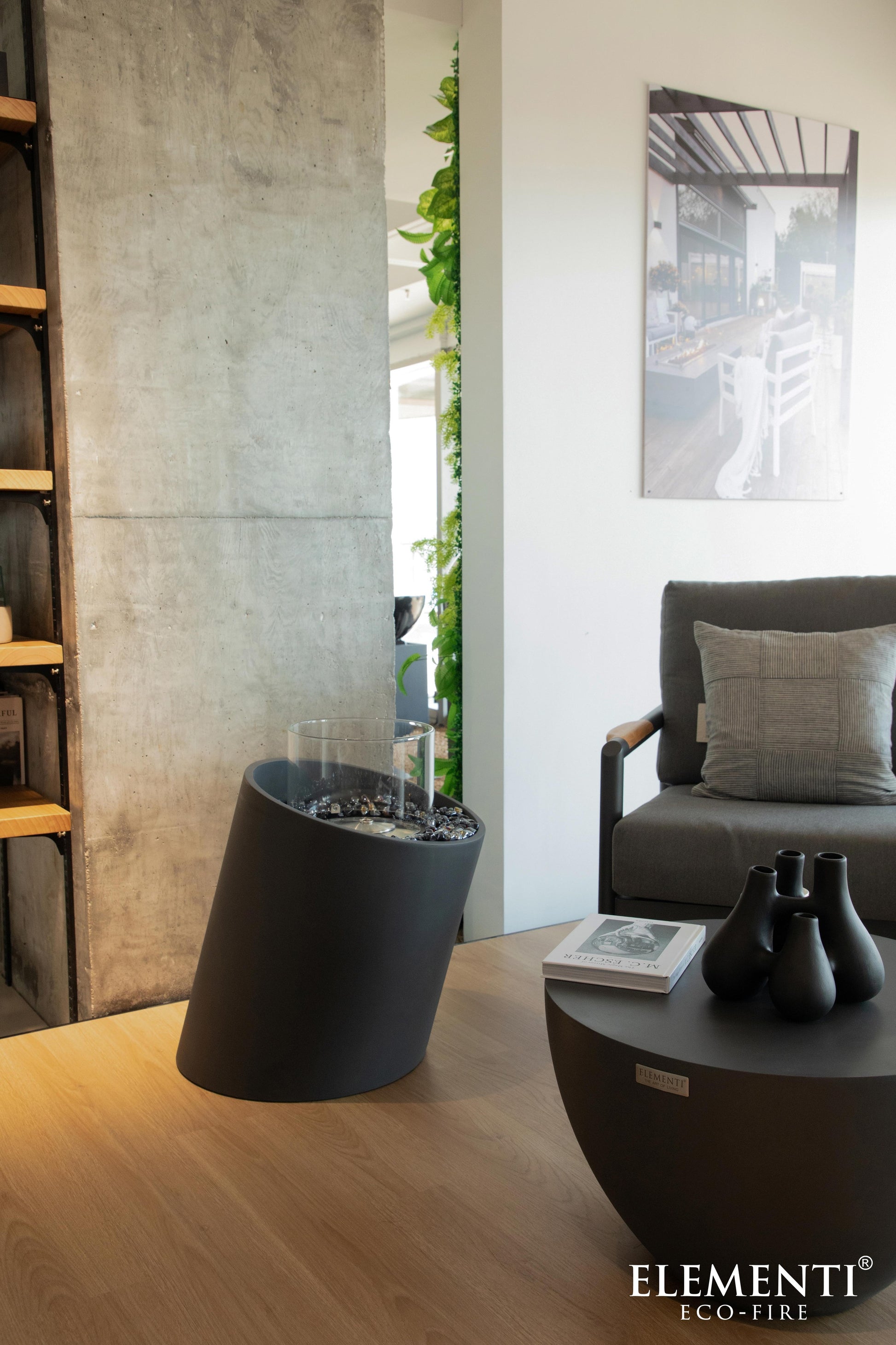 Elementi Torre Medium vrijstaande bio-ethanol vuurkolom in Slate Black