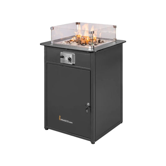 Heater voor buiten op gas in gebruik op een chique hotelterras