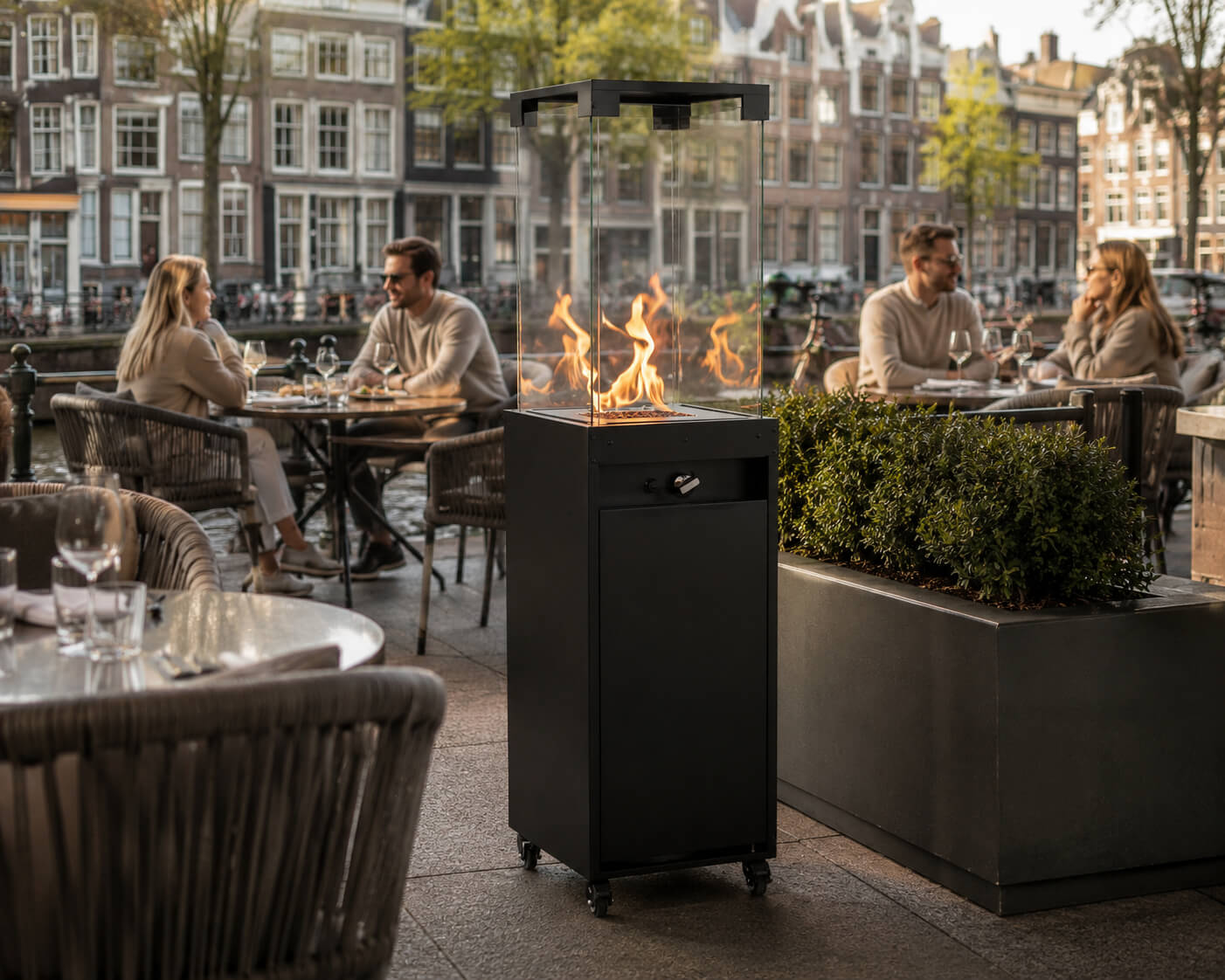 Planika Faro buiten gashaard op horecaterras in Amsterdam