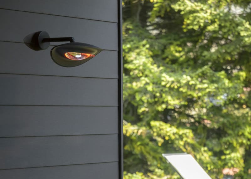 HOTDOOR wandgemonteerde infrarood terrasverwarmer in zwart – weerbestendig Italiaans design voor buitengebruik