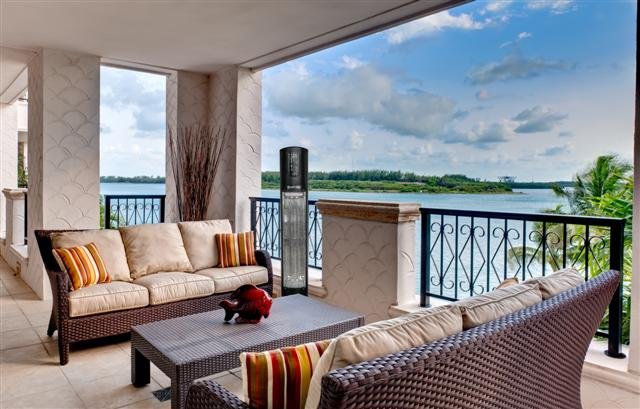 Helios infrarood terrasheater overdag in de herfst – comfortabele warmte buiten met Chique Buiten Leven