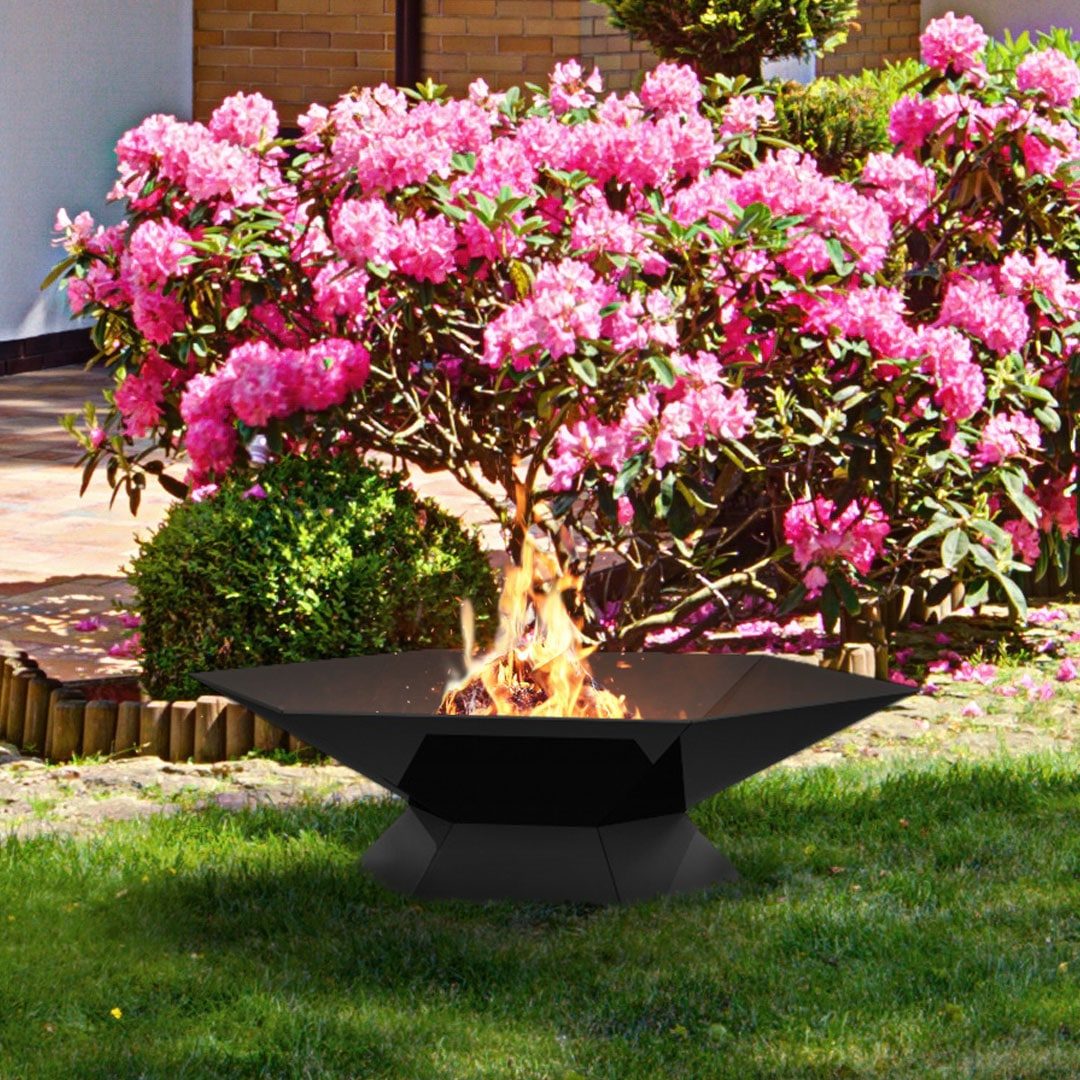 Kratki GOBLET vuurschaal in de tuin