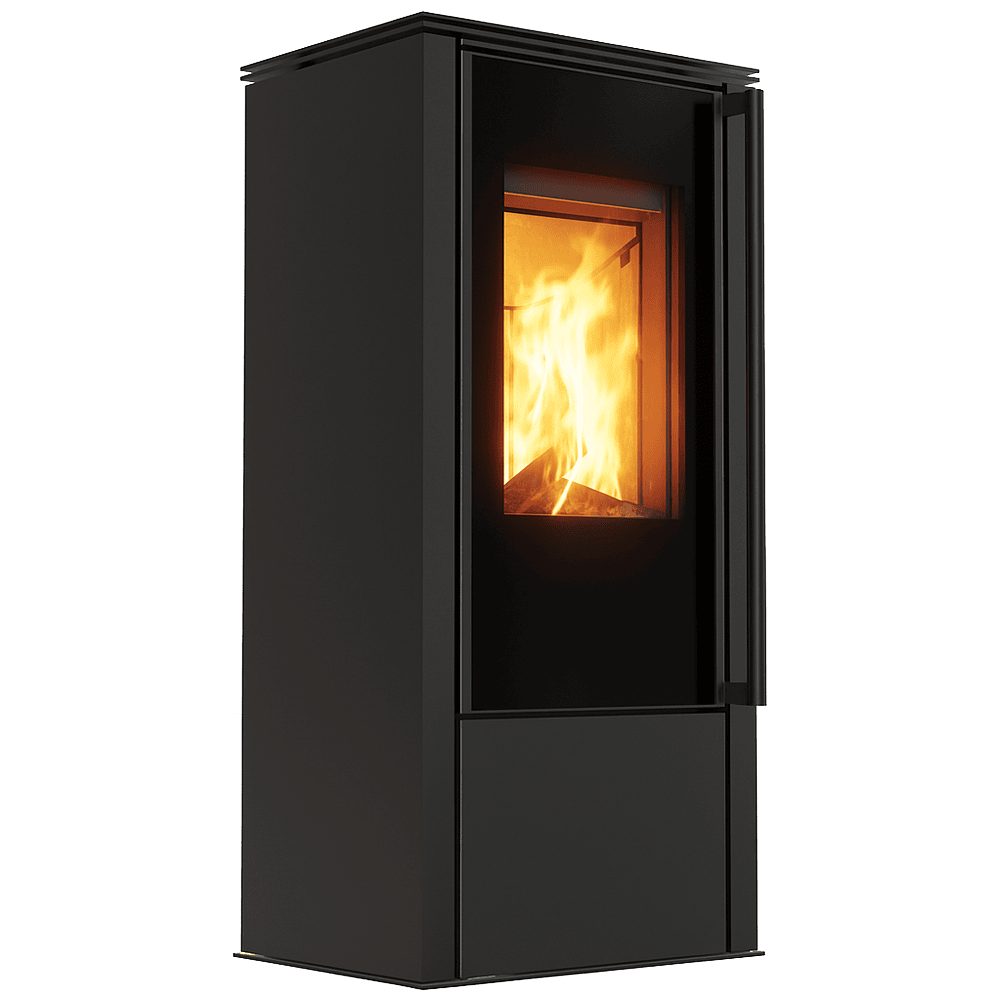 Kratki HATI Kaminofen mit brennendem Feuer hinter dem dekorativen Glas