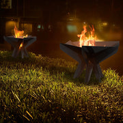 Sfeerbeeld van de Kratki HEX vuurschaal op het terras
