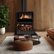 Kratki KARI 70 W met houtopslag ingebouwd in een interieur