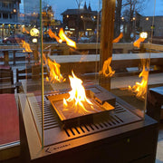 Kratki PATIO MINI set met TANGO 1 op een terras bij avond