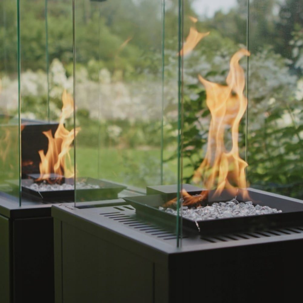 Kratki PATIO Staal terrasverwarmer op gas op een terras, sfeerbeeld