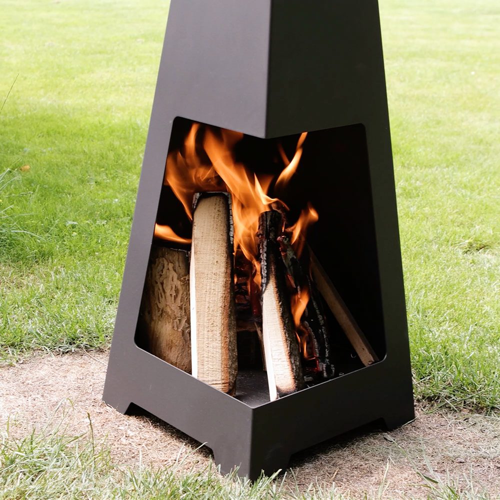 Kratki PYLOS als houtgestookte terrasverwarmer op het terras