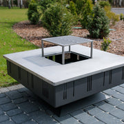 Kratki QUADRUM BBQ vuurplaats met grill in de tuin