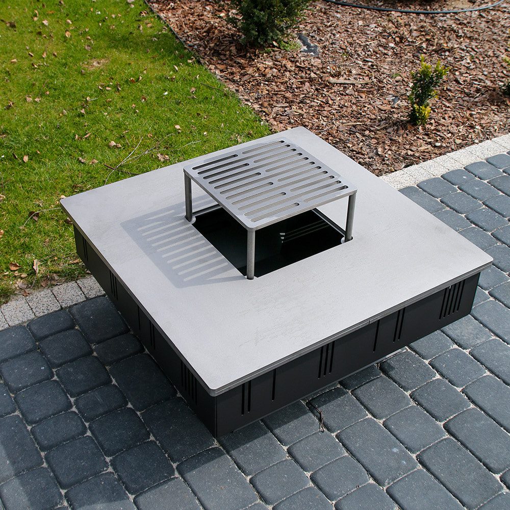 Grillen op de Kratki QUADRUM BBQ op het terras