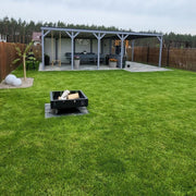 Kratki QUADRUM buitenhaard in een moderne tuin