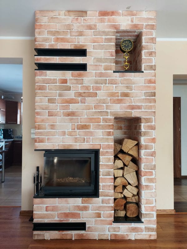 Kratki SIMPLE M gusseiserner Eck-Kamineinsatz für Holz, 8 kW, Eckmodell links – Stimmungsbild