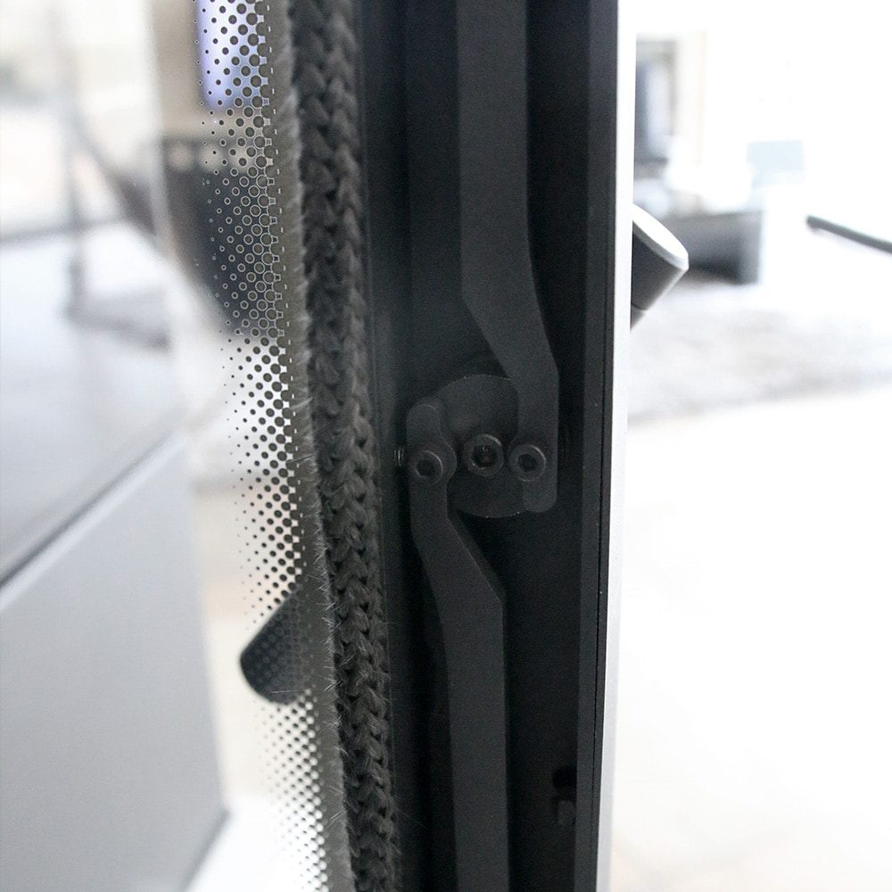 Kratki THOR VIEW met zwarte Thermotec in een interieur