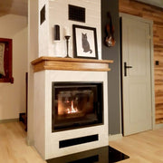 Kratki ZUZIA ECO met brandend houtvuur achter het glas