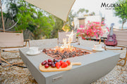 Modeno Westport vuurtafel op gas met grijze betonlook op het terras