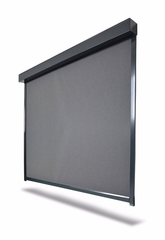 Detailweergave van de ISOTRA ALFA-ZIP ritsscreen – strak gespannen doek en hoogwaardig ZIP-systeem voor optimale bescherming tegen zon en wind.