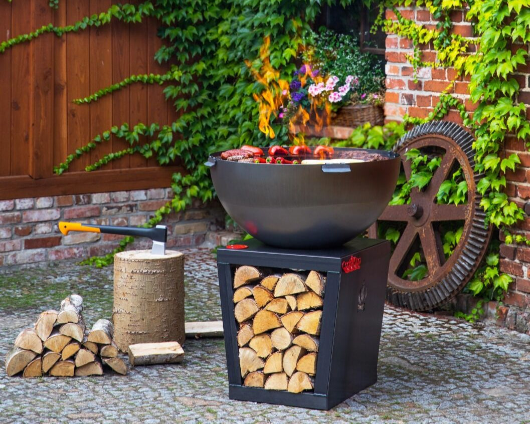 Vuurschaal BBQ Grill Santos van CookKing in gebruik – luxe buitenkoken met robuust stalen design