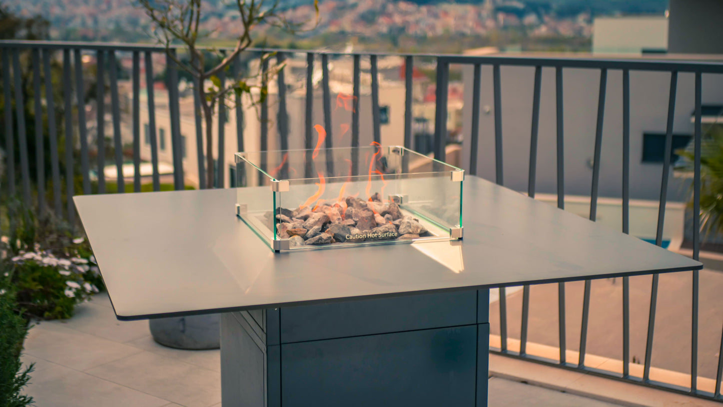 Zijaanzicht van de Slava Low gashaard tafel – elegante vuurtafel buiten – Chique Buiten Leven