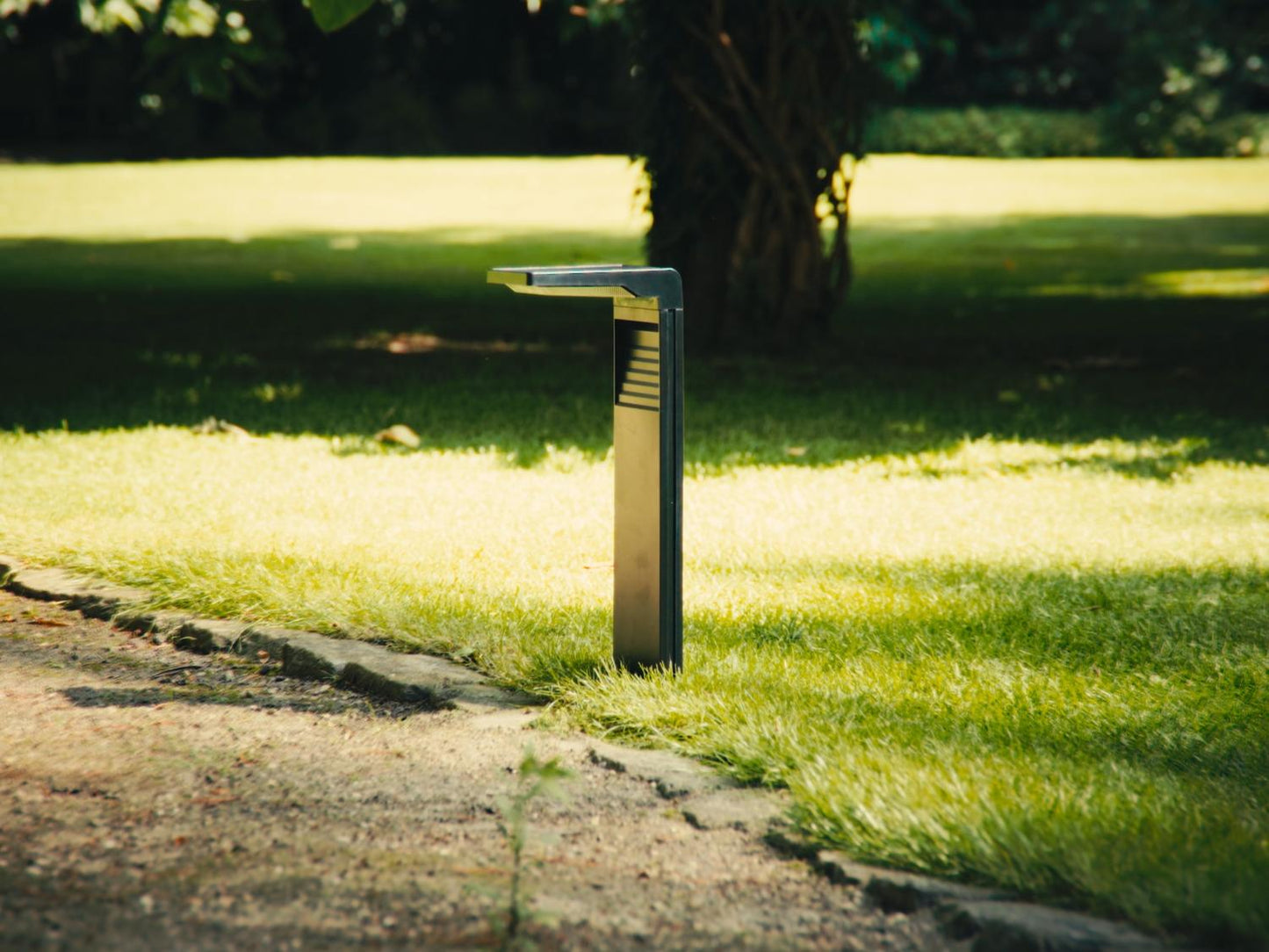 ZOLUNA Solar Spike Light ARIE – Stijlvolle Buitenverlichting op Zonne - energie - Chique Buiten Leven - Zoluna Solar prikspot