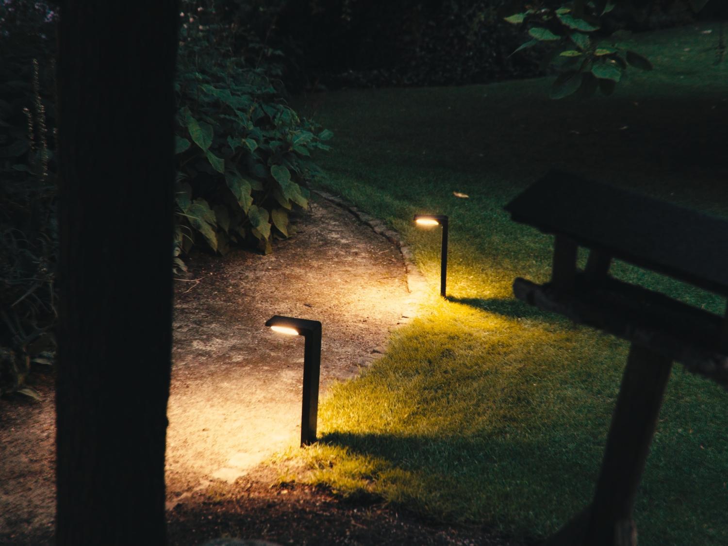 ZOLUNA Solar Spike Light ARIE – Stijlvolle Buitenverlichting op Zonne - energie - Chique Buiten Leven - Zoluna Solar prikspot